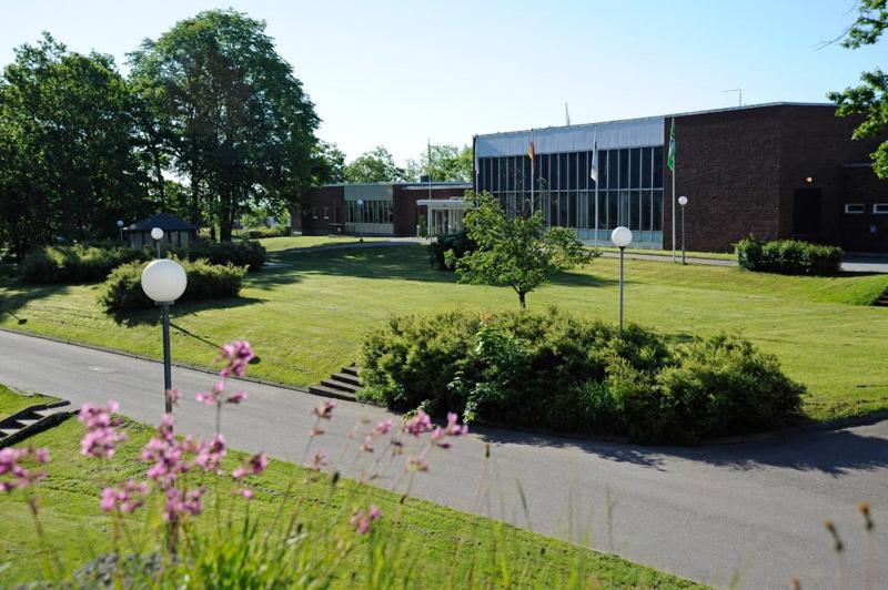 Logi Tuppen, Vandrarhem - Oskarshamns Folkhoegskola Kültér fotó