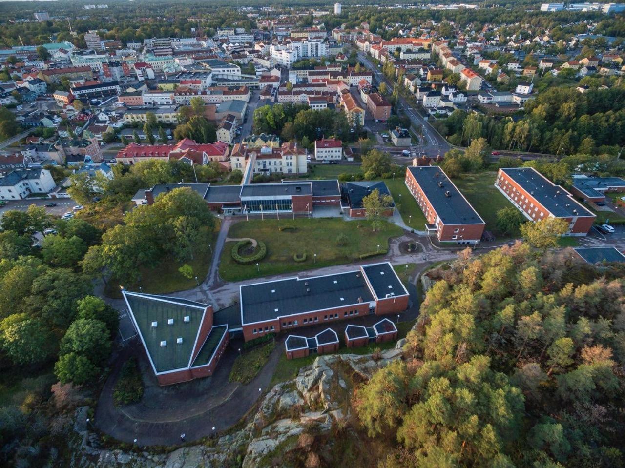 Logi Tuppen, Vandrarhem - Oskarshamns Folkhoegskola Kültér fotó