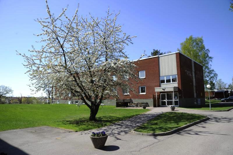 Logi Tuppen, Vandrarhem - Oskarshamns Folkhoegskola Kültér fotó